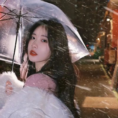 九顶假发的女孩
